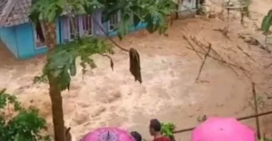 Sedikitnya 100 Kepala Keluarga di Cianjur Mengungsi Akibat Banjir