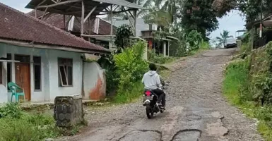 Jalan Menuju Curug Citambur di Cianjur Jawa Barat Akan Diperbaiki