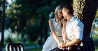 4 Cara Membantu Pasangan Merasa Aman dalam Menjalin Hubungan Cinta