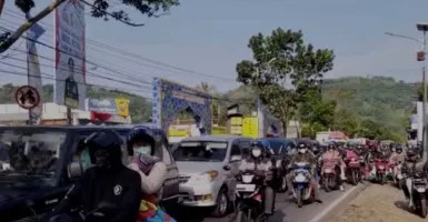 Arus Kendaraan dari Bandung Terpantau Padat Merayap di Garut