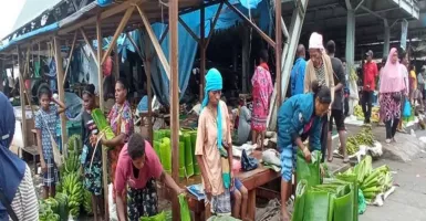 Pasar Phara Sentani Jayapura Ramai Pedagang Dadakan Menjelang Lebaran