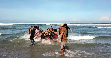 5 Wisatawan Terseret Ombak di Pantai Panjang Bengkulu