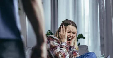 Jika Kamu Berada Dalam Hubungan Abusive, Waspada Dampak Buruknya