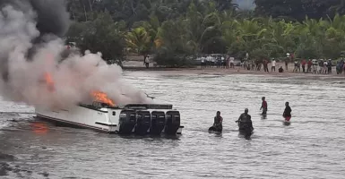 Perahu Motor Bupati Teluk Wondama Terbakar, 1 Orang Tewas