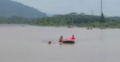 2 Anak Terseret Arus saat Bermain Air di Sungai Cimandiri Sukabumi