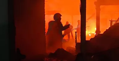Kebakaran di Mataram, Gudang Perabotan Dapur Ludes