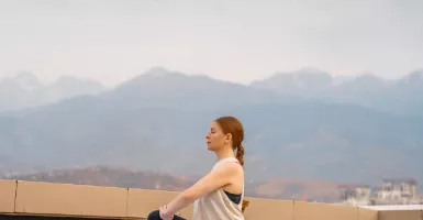4 Tips Gerakan Yoga Membentuk Otot Perut, Cukup 10 Menit Setiap Hari