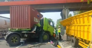 2 Truk Kecelakaan di Tol Tangerang Merak Karena Sopir Mengantuk