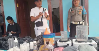 Sebuah Rumah Kontrakan di Karawang Dijadikan Tempat Produksi Narkotika