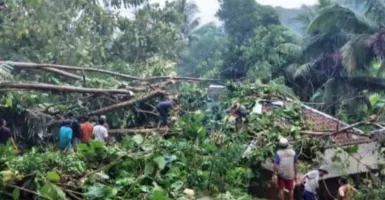 4 Rumah di Cianjur Rusak Akibat Bencana Gempa Sukabumi