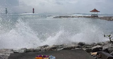 Peringatan Dini BMKG, Gelombang Laut di Selat Bali Mencapai 4 Meter