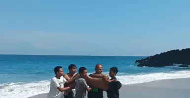 Seorang Siswa SMA Lombok Barat Tewas Tenggelam di Pantai Setangi