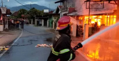 7 Bangunan Ludes Akibat Kebakaran di Padang, Kerugian Rp 3 Miliar
