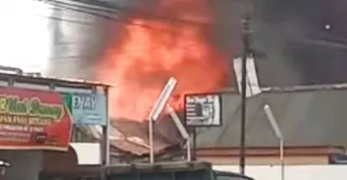 2 Rumah Ludes Akibat Kebakaran di Palembang, Seorang Pria Ditangkap