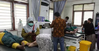 Keracunan Massal Surabaya, Belasan Orang Dirawat di Rumah Sakit