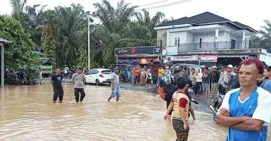 250 Keluarga Terdampak Banjir di Pasaman Barat, Akses Jalan Terputus