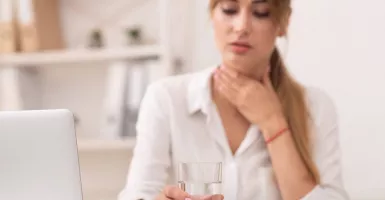 5 Cara Mengatasi Tenggorokan Gatal, Jangan Sampai Keliru