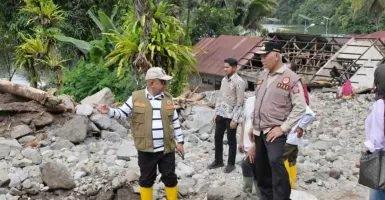 Sumatera Barat Tambah 10 Alat Berat Bersihkan Material Longsor di Agam
