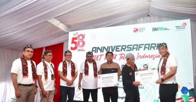 Telkom Jabar Beri Bantuan Perangkat Komputer dan Alat Ibadah di Sukabumi