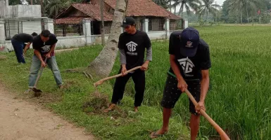 Beri Motivasi, Gardu Ganjar Bersihkan Irigasi dan Bantu Kelompok Petani