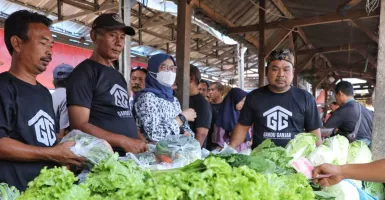Deklarasi Dukungan bersama Pedagang, Gardu Ganjar Berbagi Sayuran di Pasar