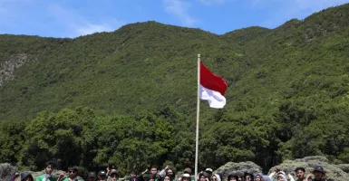 Kajol Dukung Ganjar Rayakan HUT ke-78 RI dengan Apel Kemerdekaan di Gunung Papandayan
