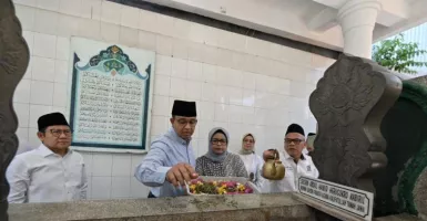 Anies Baswedan dan Cak Imin Ziarah ke Makam Pangeran Diponegoro di Makassar