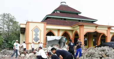 Bantu Warga Serang, Ganjar Untuk Semua Gotong Royong Bangun Masjid