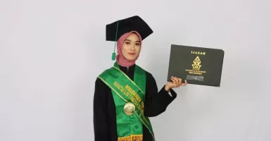 Keren! Putri Sopir Jadi Lulusan Terbaik UIN Walisongo Semarang Jalur Nonskripsi