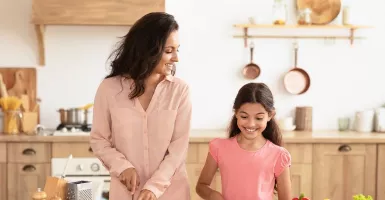 4 Cara Menciptakan Ikatan yang Kuat dan Sehat antara Orang Tua dengan Anak