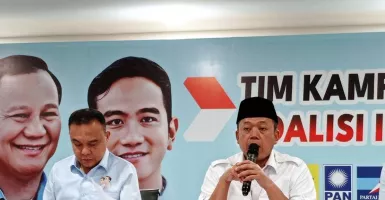 Tim Kampanye Prabowo Gibran Bantah Pasang Baliho Dibantu Oknum Polisi