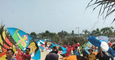 Wisatawan Pantai Kalianda Melonjak Berkat Festival Layangan