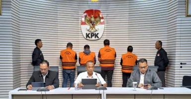 KPK Sita Sejumlah Dokumen saat Geledah Kantor Kejari Bondowoso