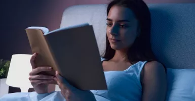 5 Rekomendasi Buku Bacaan Ringan Sebelum Tidur