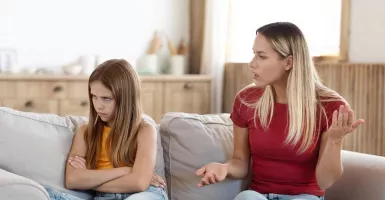 3 Cara Membantu Orang Tua Mengelola Emosi dan Tidak Berteriak kepada Anak