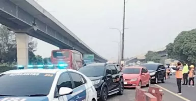 Lalu Lintas Padat, Jalan Tol Jakarta-Cikampek Berlaku Contraflow