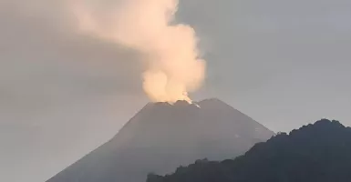 Tetap Waspada! Gunung Merapi Alami 71 Gempa Guguran