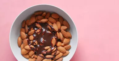 Awali Hari dengan Semangkuk Cokelat Almond yang Lezat untuk Menu Sarapan