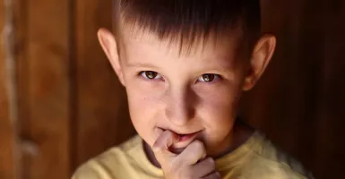 5 Cara Efektif Membantu Anak Berhenti Menggigit Kuku