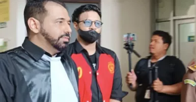 Ammar Zoni Pinjam HP Polisi untuk Video Call Sebelum Ayah Meninggal