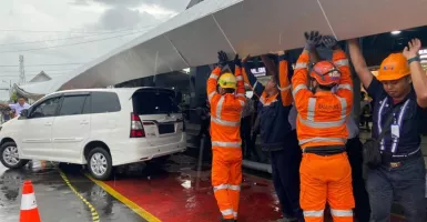 Hujan Lebat dan Angin Kencang Bikin Kanopi di Stasiun Yogyakarta Ambruk, Ini Kondisinya
