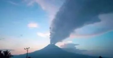 Gunung Lewotobi Laki-laki Erupsi Lagi, Muntahkan Abu Vulkanik Setinggi 1,5 Km