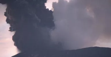 Waspada! Gunung Marapi Erupsi Disertai Hujan Abu Vulkanik