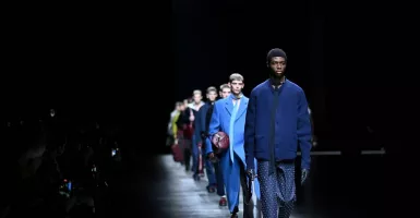 Gucci Buka Milan Fashion Week dengan Koleksi Pria yang Elegan dan Berkilau