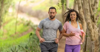 Jalan Kaki vs Lari: Mana yang Paling Baik untuk Kesehatan Jantung?