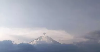 Tetap Waspada! Gunung Semeru Erupsi, Letusan Setinggi 700 Meter