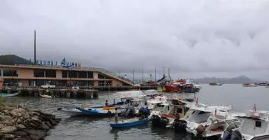 Perhatian! Cuaca Buruk, Kapal Dilarang Berlayar ke Pulau Komodo