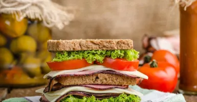 Resep Sandwich Basil Tomat, Camilan Cepat dan Lezat untuk Hari Kerja yang Sibuk