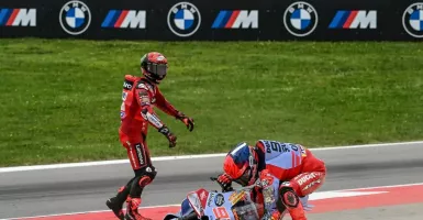 MotoGP Portugal: Ditabrak Marc Marquez, Francesco Bagnaia Marah