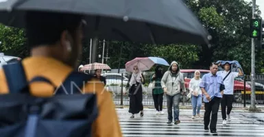 BMKG: Sebagian Wilayah Indonesia Berpotensi Diguyur Hujan Lebat Disertai Petir